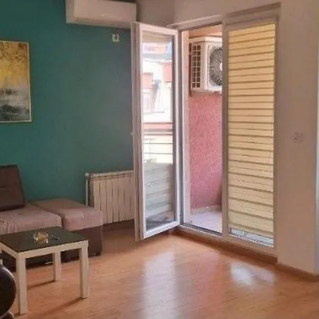 Aerodrom District 1-bed Sleeps 2 With Parking *