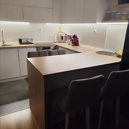 Aerodrom District 1-bed Sleeps 2 With Parking *